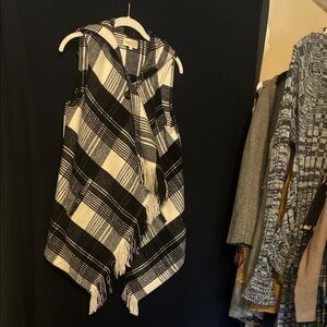 Jolt Monochrome Plaid Hooded Vest